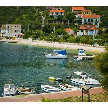 Apartament Alebic *